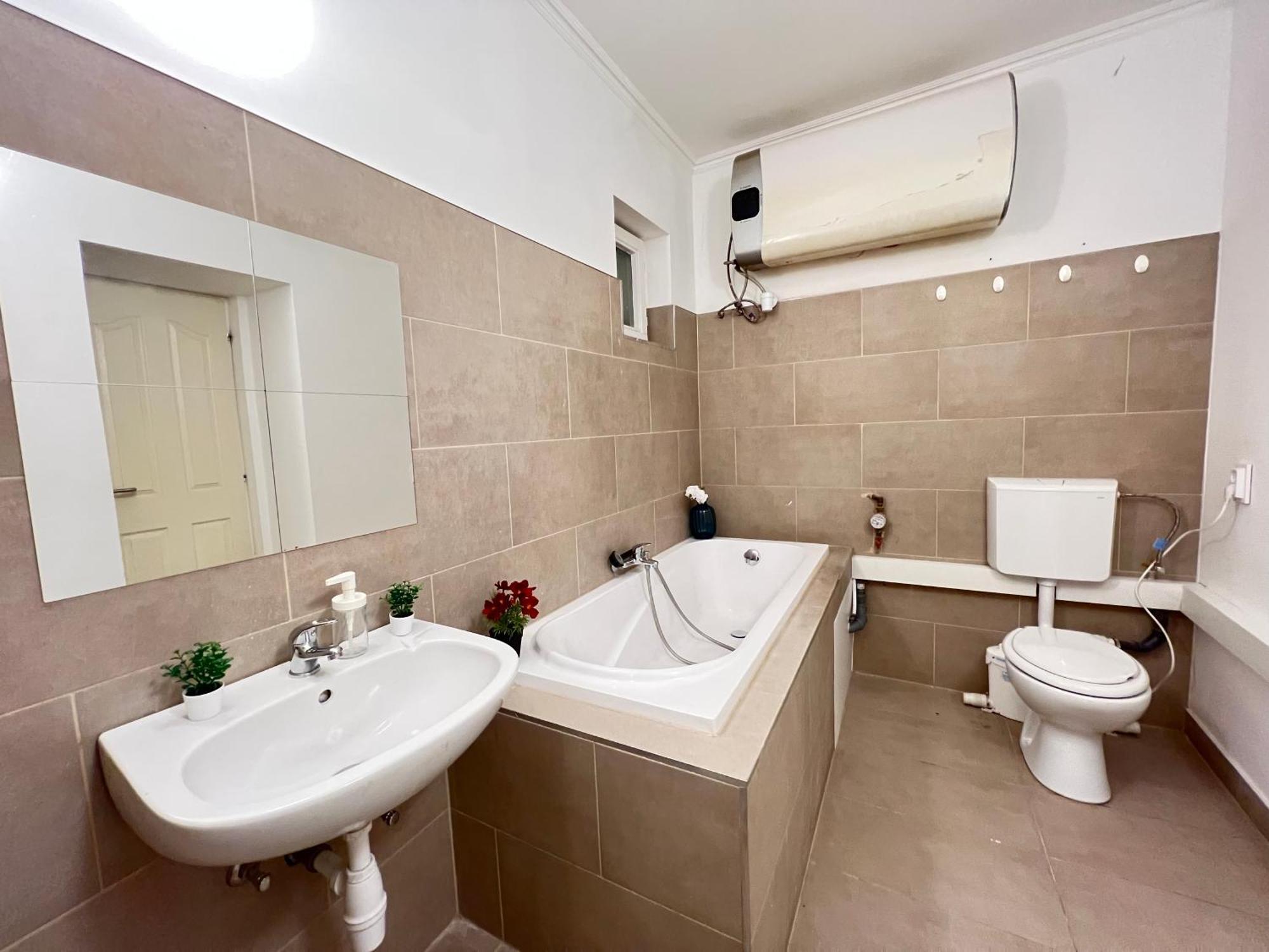 Baross Apartment With Convenience And Style Budapest Ngoại thất bức ảnh